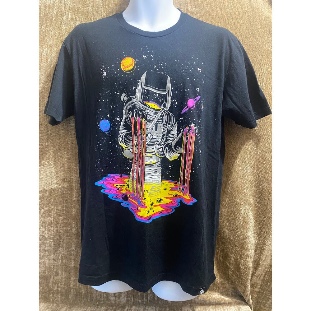 Into The AM Astronaut Graphic T-Shirt Large Black Neon Space Cosmic Streetwear - Picture 2 of 5